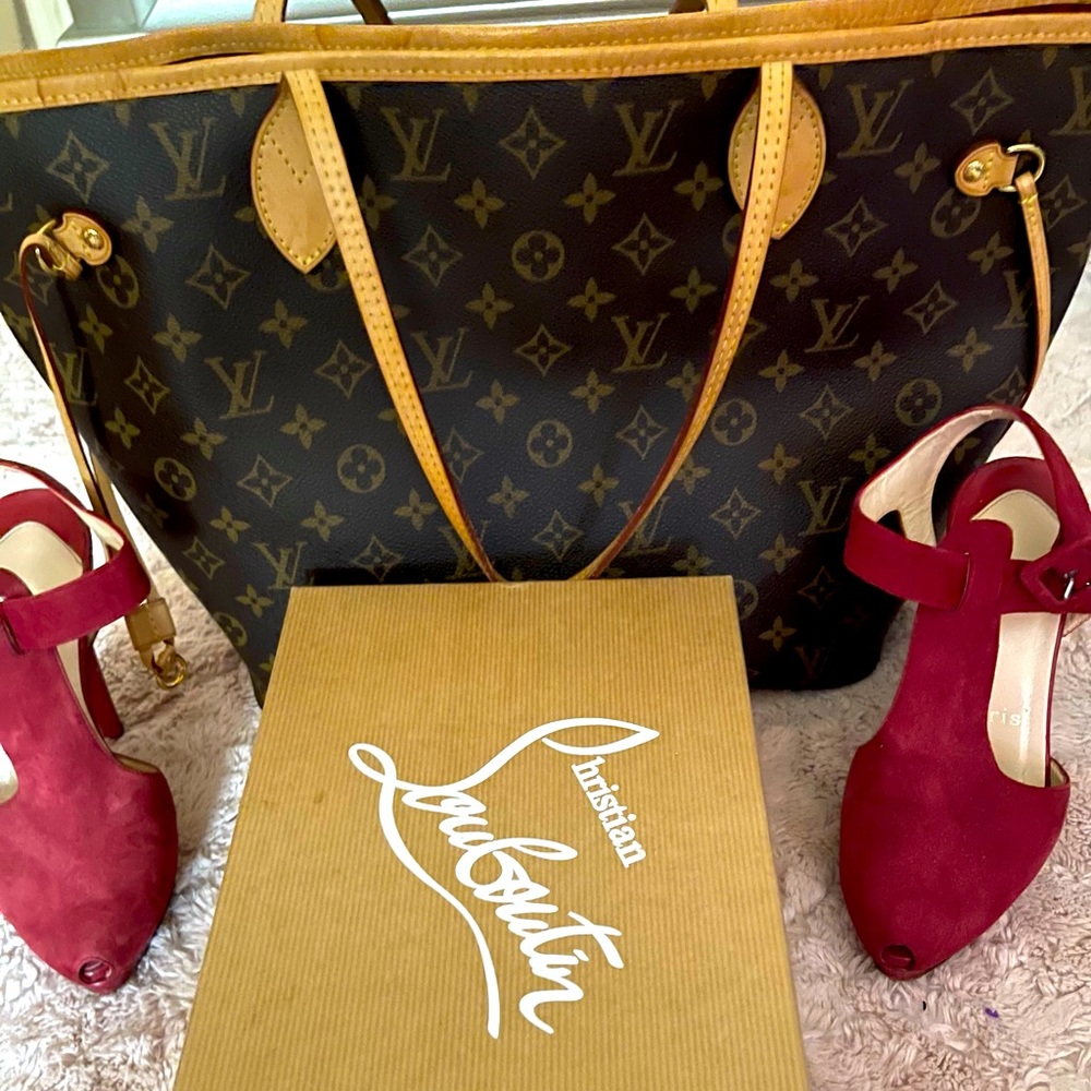 Selling my beautiful CL red shoes 👠.